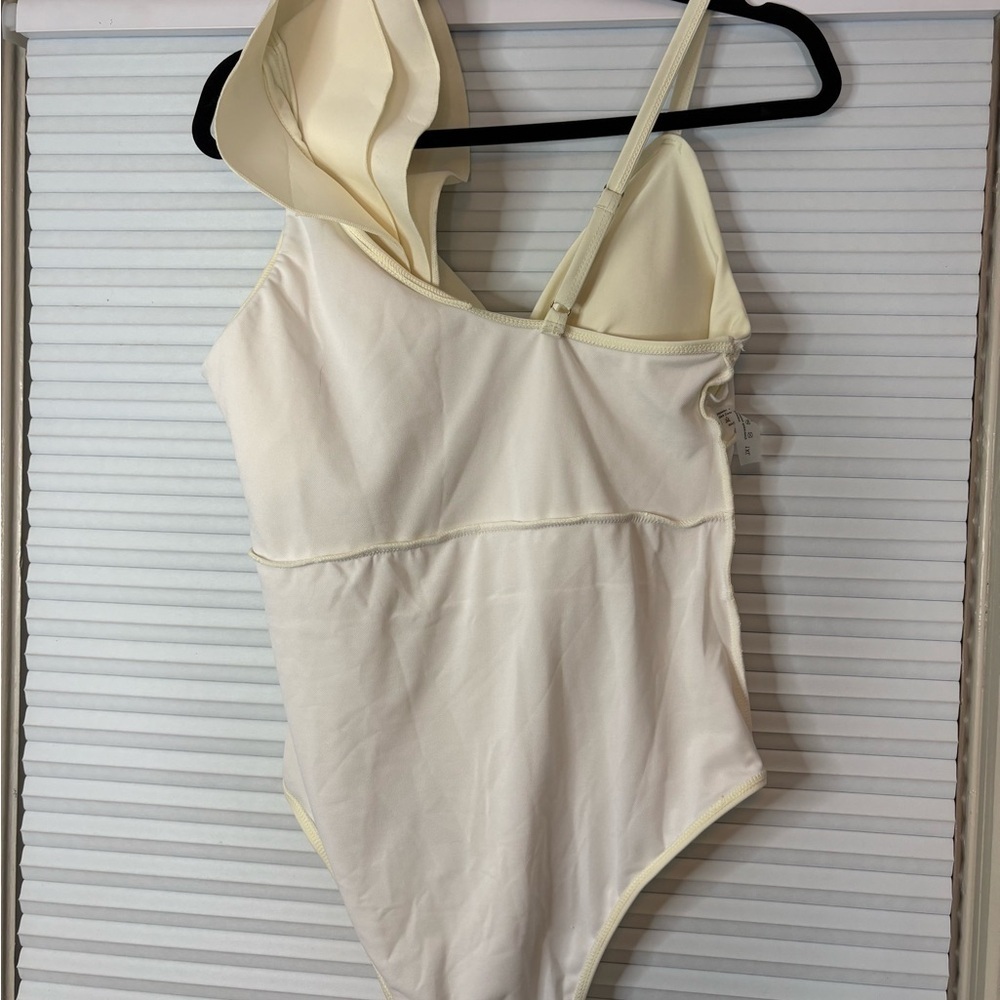 One Shoulder Ruffle One Piece Swimsuit - Picture 14 of 14